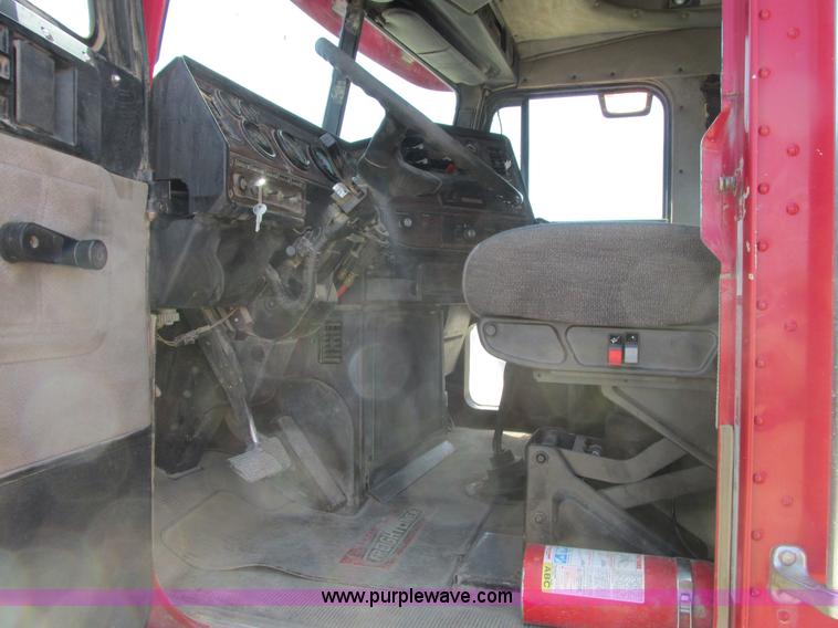 image for item A8781 1997 Freightliner FLD semi truck