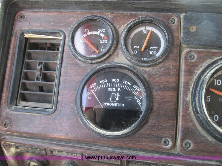 image for item A8781 1997 Freightliner FLD semi truck