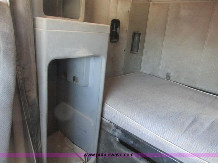 image for item A8781 1997 Freightliner FLD semi truck