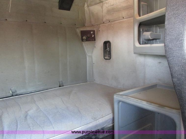 image for item A8781 1997 Freightliner FLD semi truck