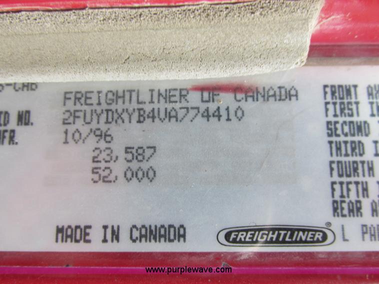image for item A8781 1997 Freightliner FLD semi truck