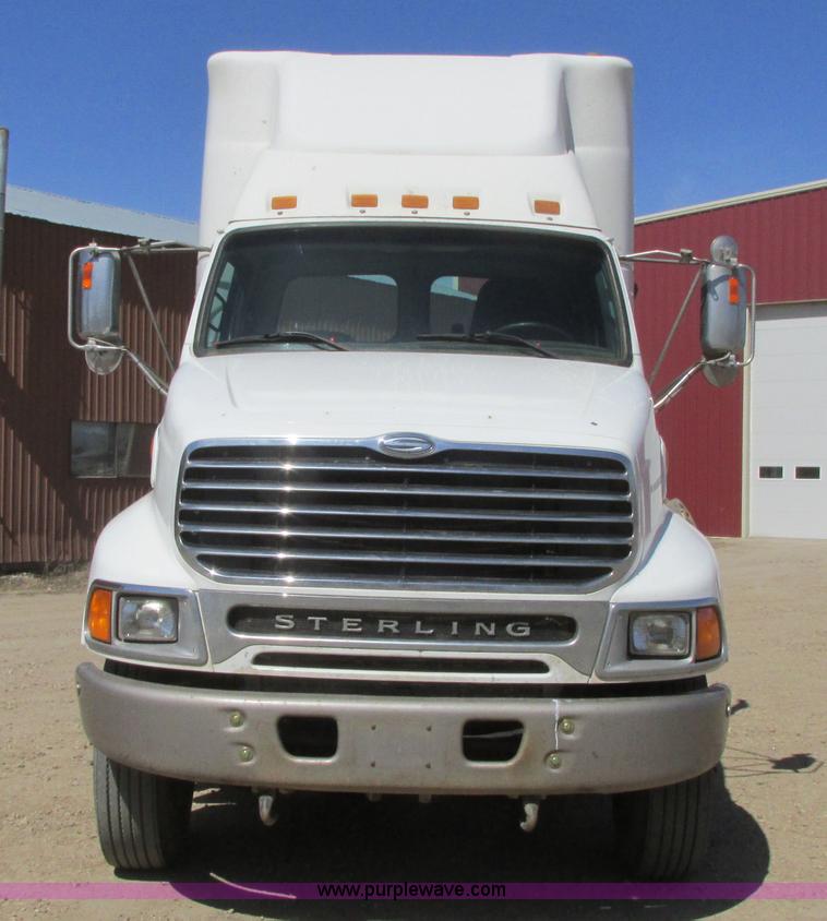 image for item A8782 2007 Sterling L9500 semi truck