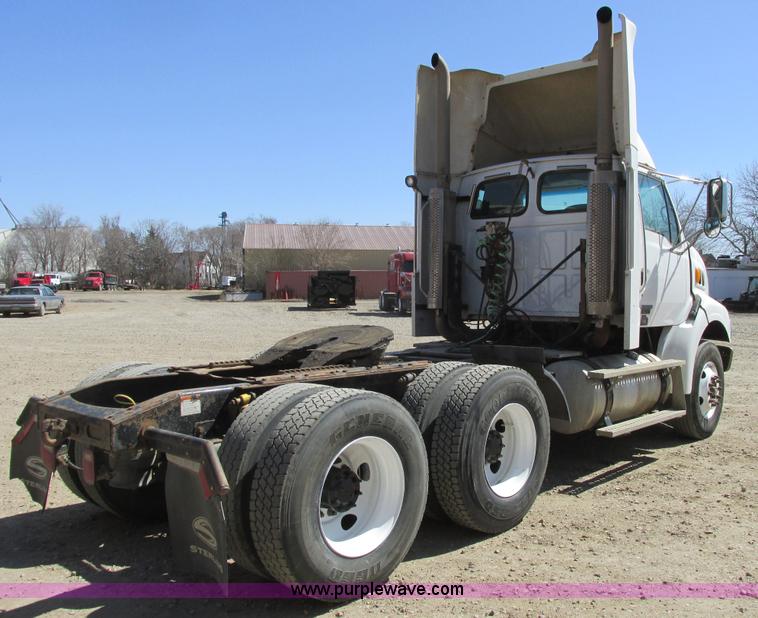 image for item A8782 2007 Sterling L9500 semi truck