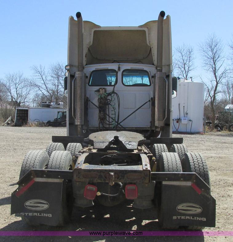 image for item A8782 2007 Sterling L9500 semi truck