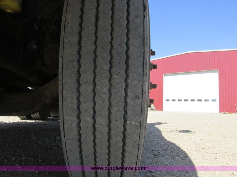 image for item A8782 2007 Sterling L9500 semi truck