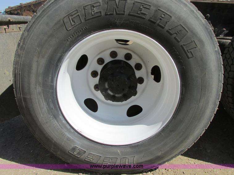 image for item A8782 2007 Sterling L9500 semi truck