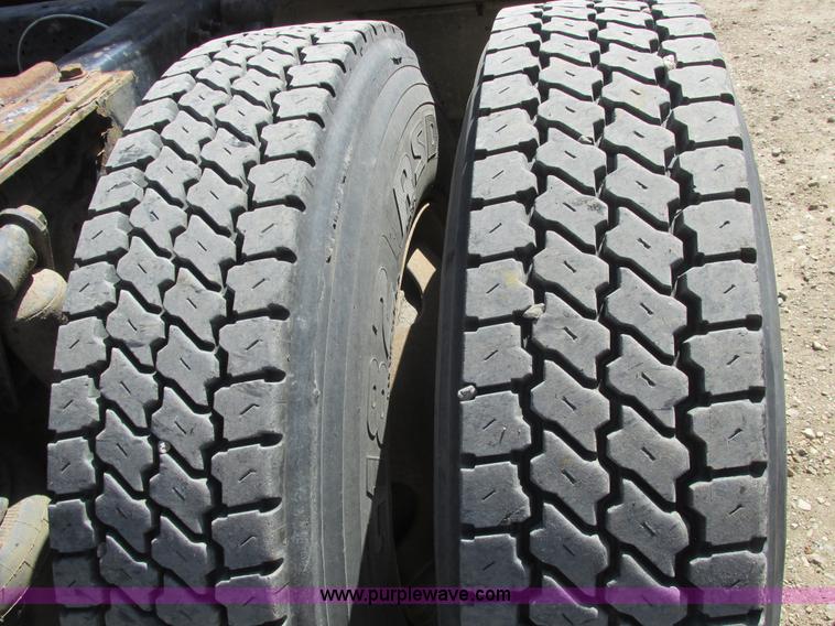 image for item A8782 2007 Sterling L9500 semi truck