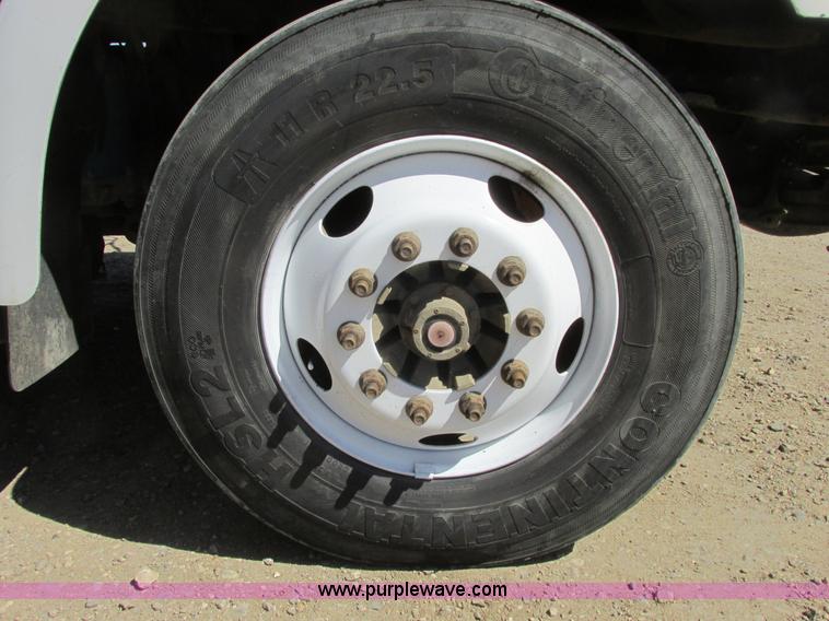 image for item A8782 2007 Sterling L9500 semi truck