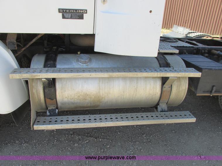 image for item A8782 2007 Sterling L9500 semi truck