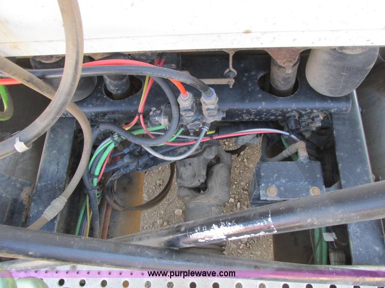 image for item A8782 2007 Sterling L9500 semi truck