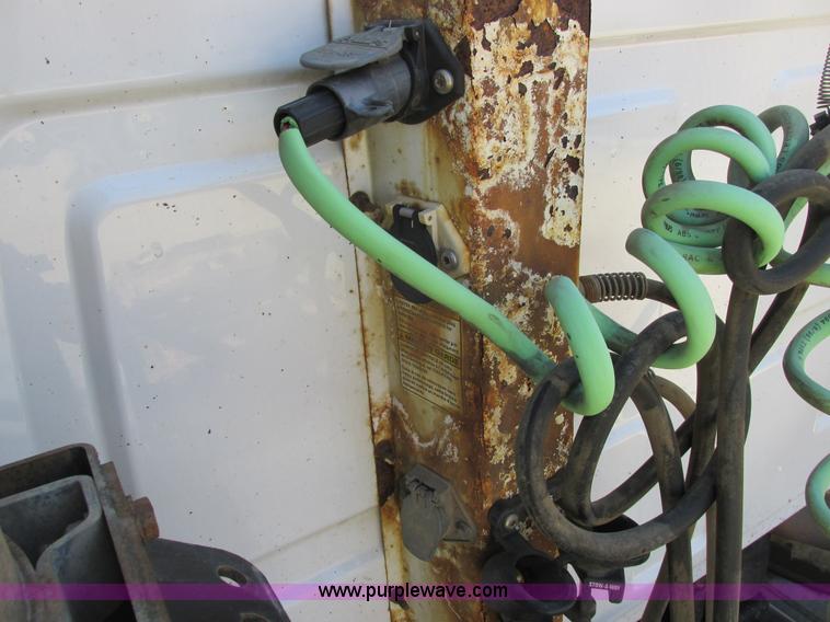 image for item A8782 2007 Sterling L9500 semi truck