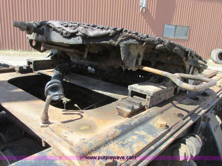 image for item A8782 2007 Sterling L9500 semi truck