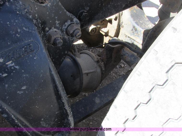 image for item A8782 2007 Sterling L9500 semi truck