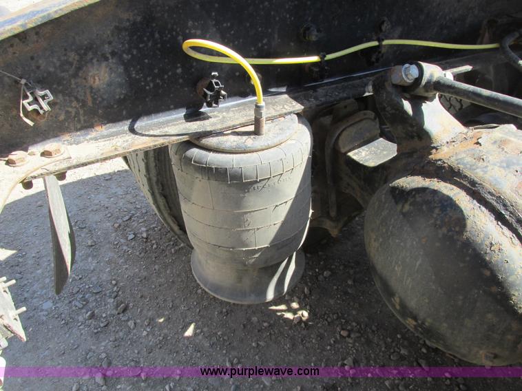 image for item A8782 2007 Sterling L9500 semi truck