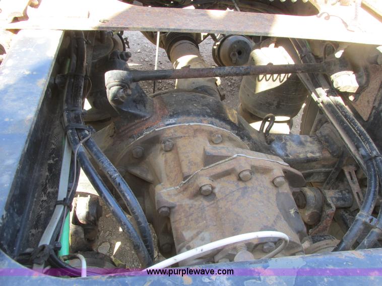 image for item A8782 2007 Sterling L9500 semi truck