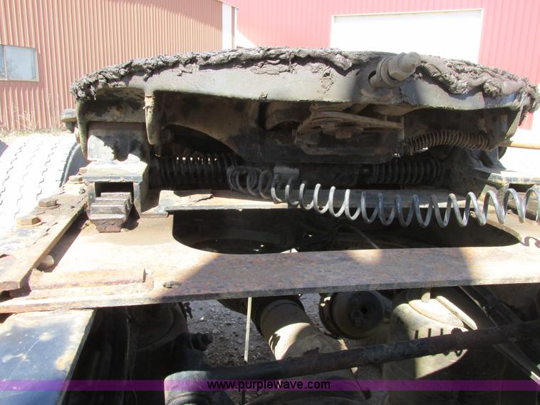 image for item A8782 2007 Sterling L9500 semi truck