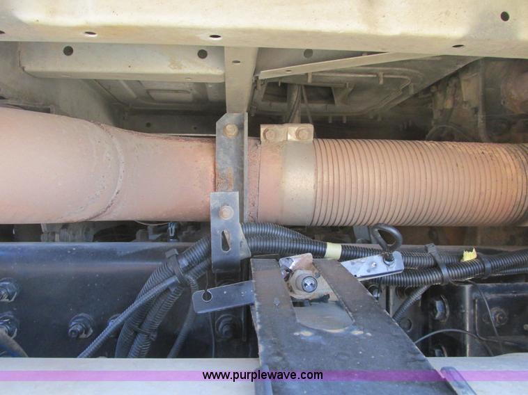 image for item A8782 2007 Sterling L9500 semi truck