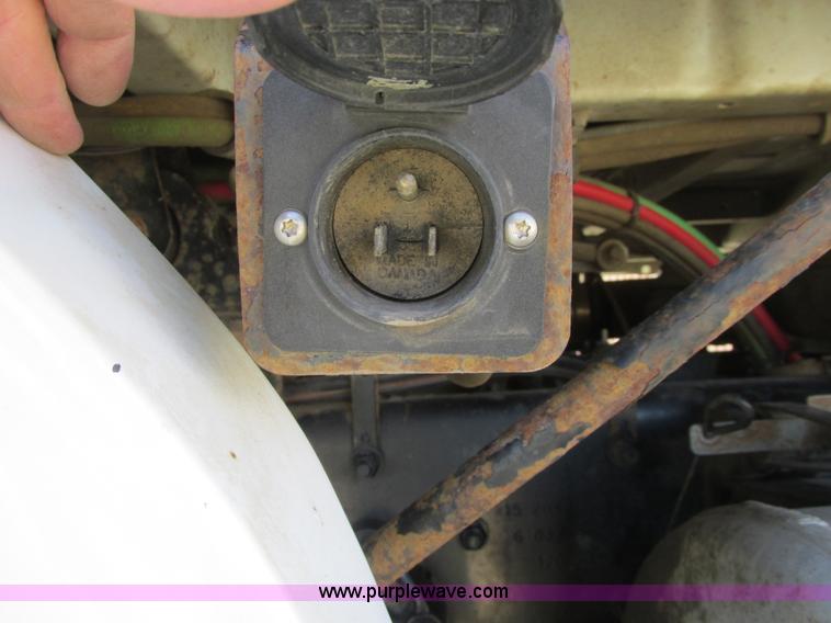 image for item A8782 2007 Sterling L9500 semi truck