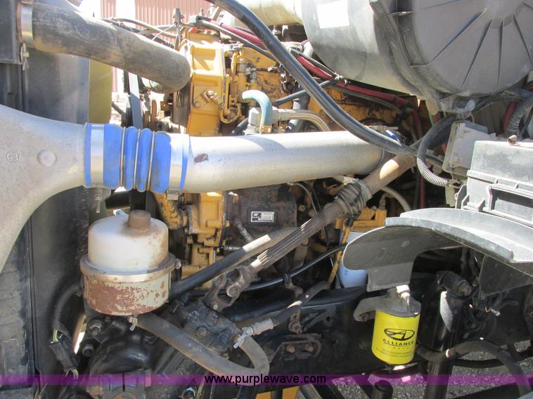 image for item A8782 2007 Sterling L9500 semi truck