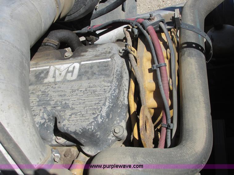 image for item A8782 2007 Sterling L9500 semi truck