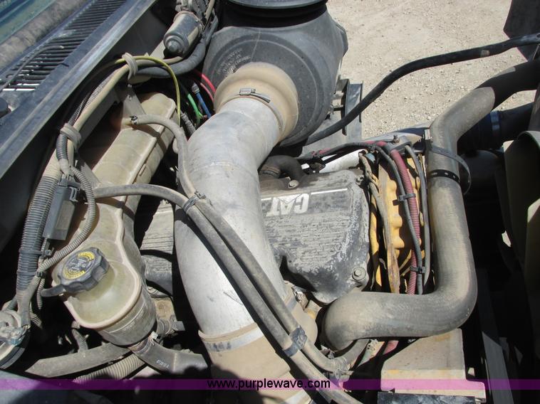 image for item A8782 2007 Sterling L9500 semi truck