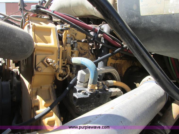 image for item A8782 2007 Sterling L9500 semi truck