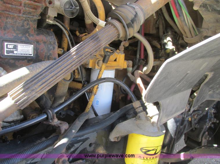 image for item A8782 2007 Sterling L9500 semi truck