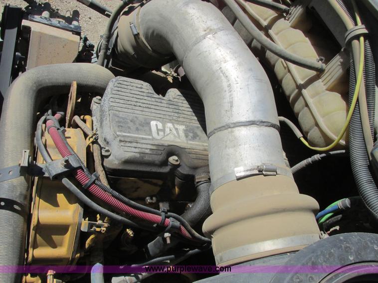 image for item A8782 2007 Sterling L9500 semi truck