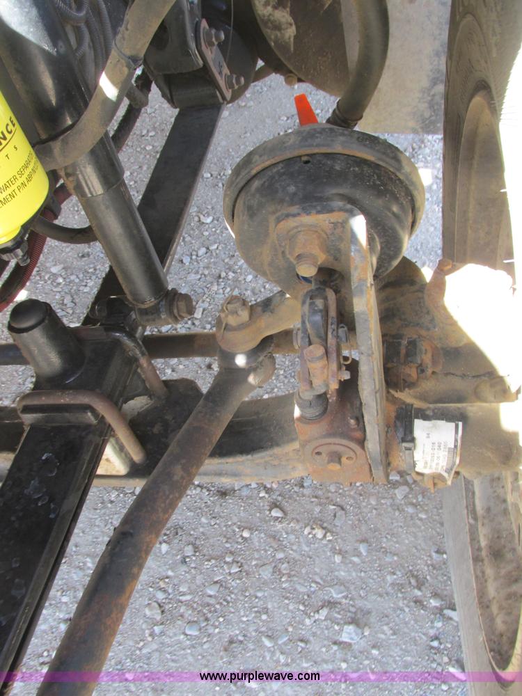 image for item A8782 2007 Sterling L9500 semi truck