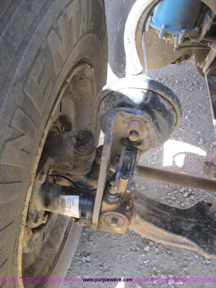 image for item A8782 2007 Sterling L9500 semi truck