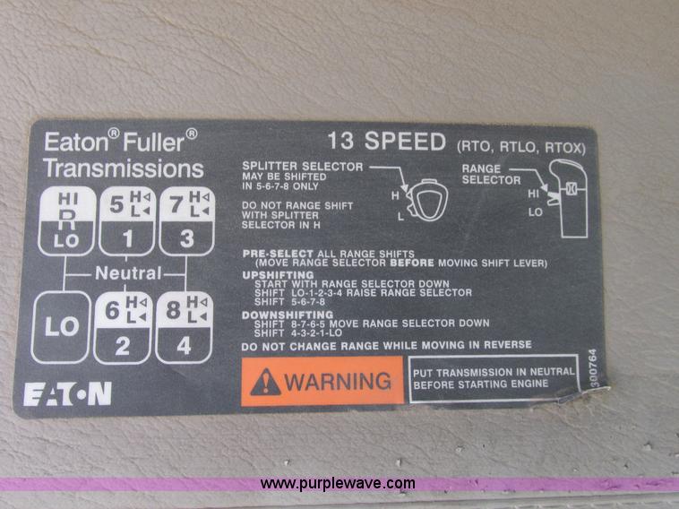 image for item A8782 2007 Sterling L9500 semi truck