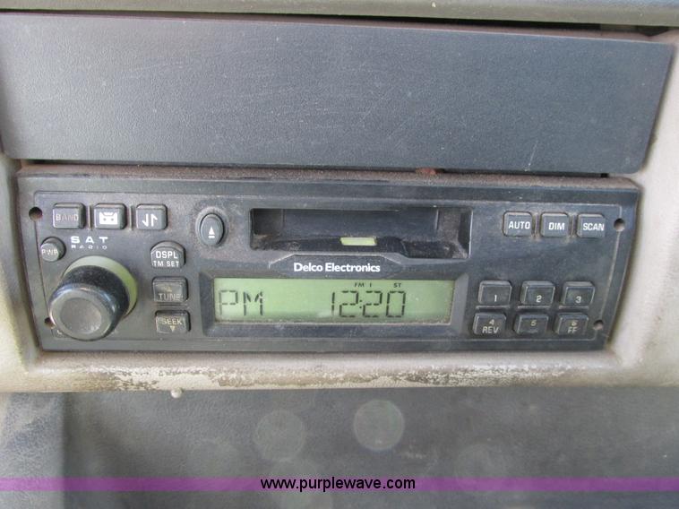 image for item A8782 2007 Sterling L9500 semi truck