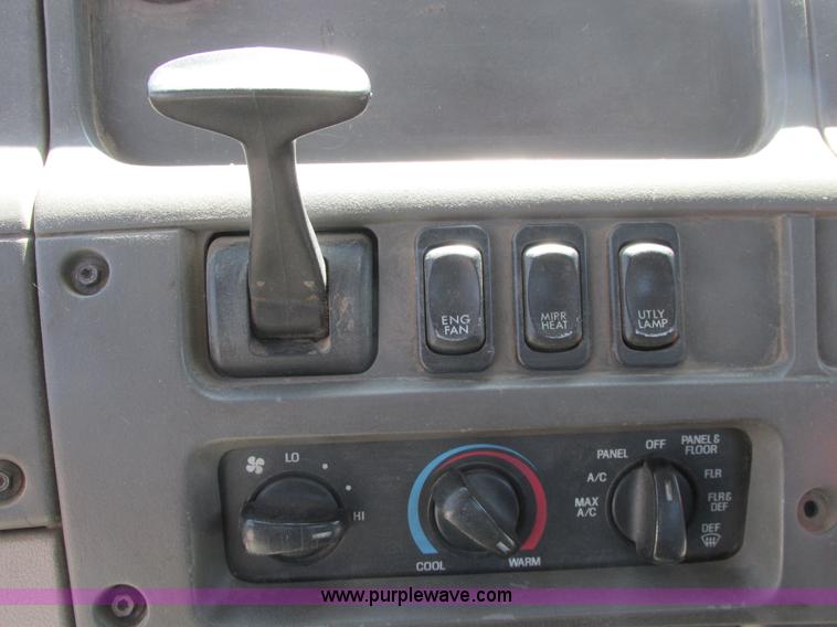 image for item A8782 2007 Sterling L9500 semi truck