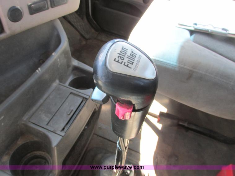 image for item A8782 2007 Sterling L9500 semi truck