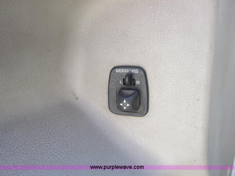 image for item A8782 2007 Sterling L9500 semi truck