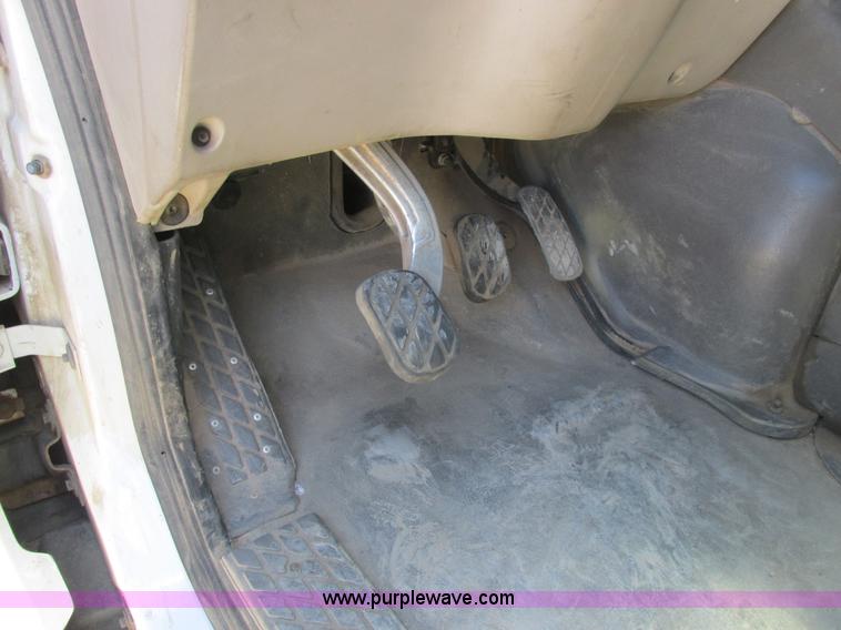 image for item A8782 2007 Sterling L9500 semi truck