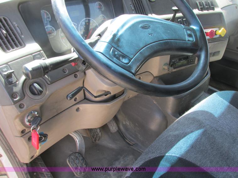 image for item A8782 2007 Sterling L9500 semi truck
