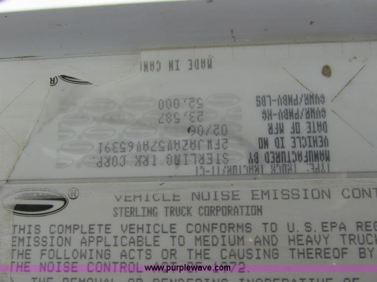 image for item A8782 2007 Sterling L9500 semi truck