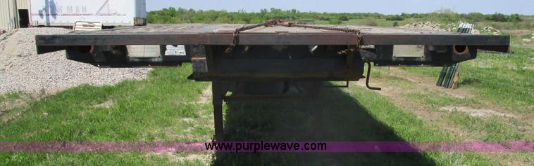image for item D2427 1993 Transcraft TL120 flatbed trailer