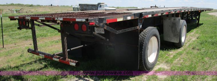 image for item D2427 1993 Transcraft TL120 flatbed trailer