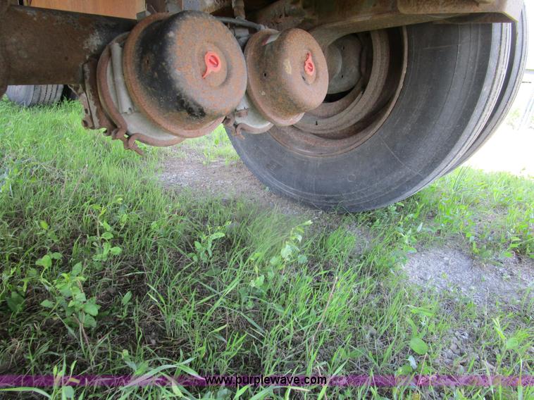 image for item D2427 1993 Transcraft TL120 flatbed trailer