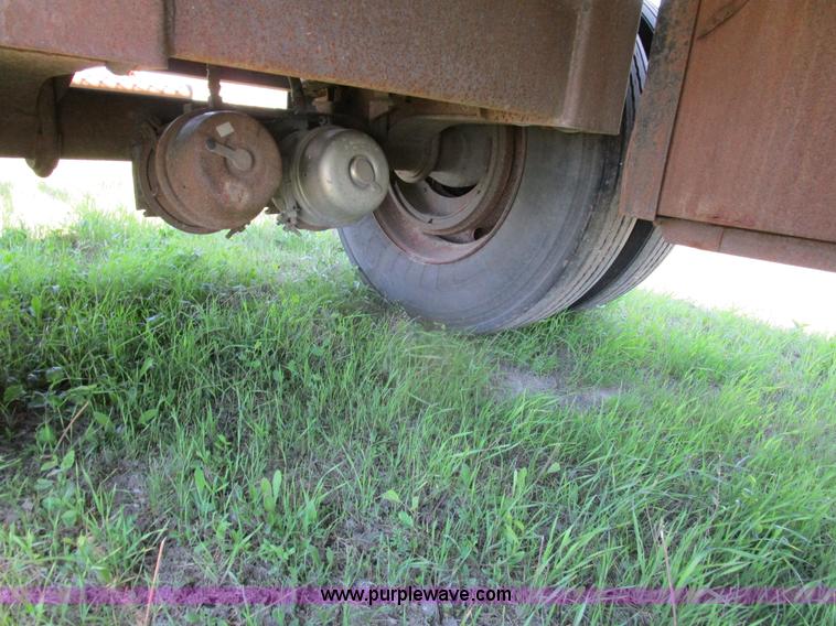 image for item D2427 1993 Transcraft TL120 flatbed trailer