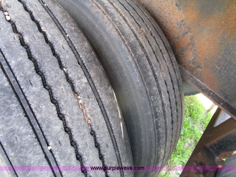 image for item D2427 1993 Transcraft TL120 flatbed trailer