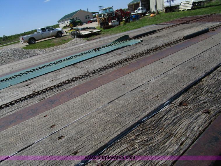 image for item D2427 1993 Transcraft TL120 flatbed trailer