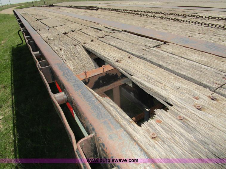 image for item D2427 1993 Transcraft TL120 flatbed trailer