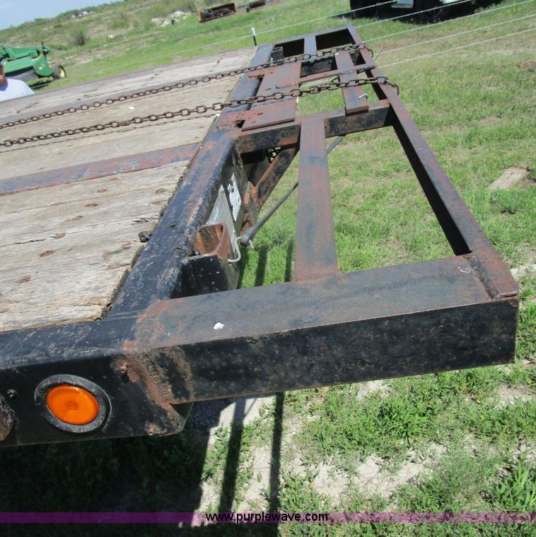 image for item D2427 1993 Transcraft TL120 flatbed trailer