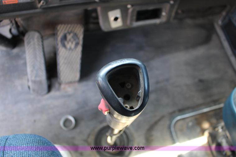 image for item F7669 1992 Kenworth T800 semi truck