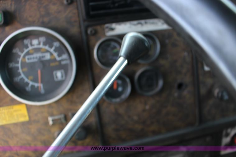 image for item F7669 1992 Kenworth T800 semi truck