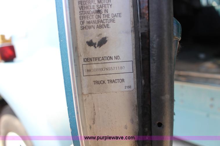 image for item F7669 1992 Kenworth T800 semi truck