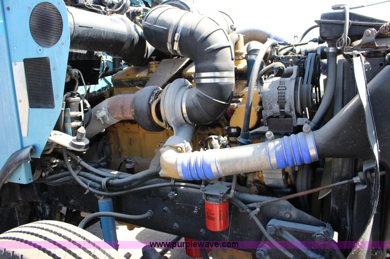 image for item F7669 1992 Kenworth T800 semi truck